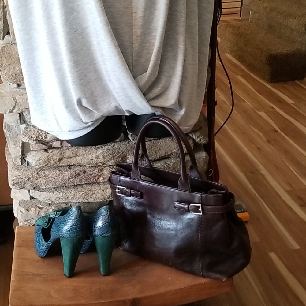 Kenneth Cole brown well worn leather purse!